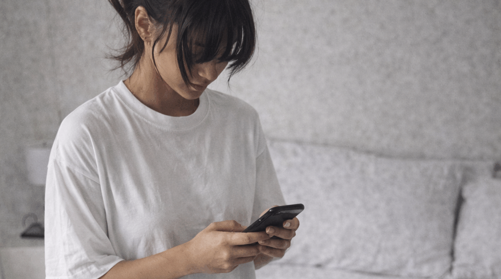 لماذا ندم الرجل الذي اخترع “الـ Scrolling”؟ وما هي أضرار الجوال؟